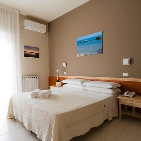 Hotel Holiday Hotel *