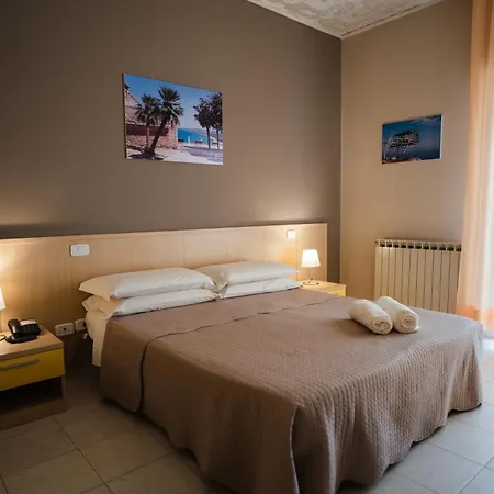 Szálloda Hotel Holiday Vasto