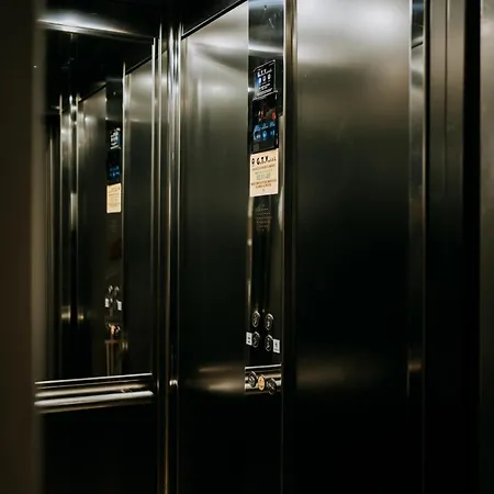 Hotel Holiday * 瓦斯托