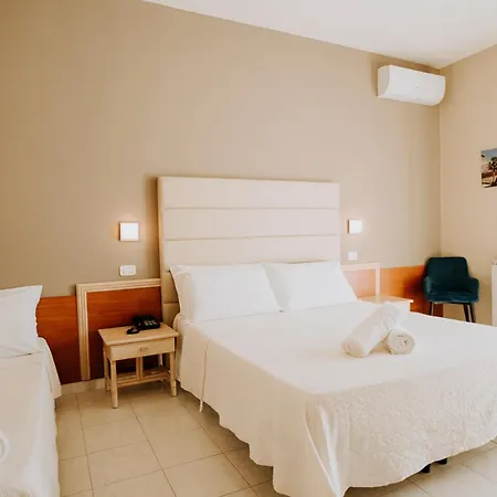 Hotel Holiday *
