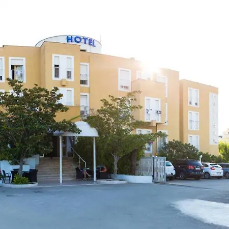 Hotel Holiday *
